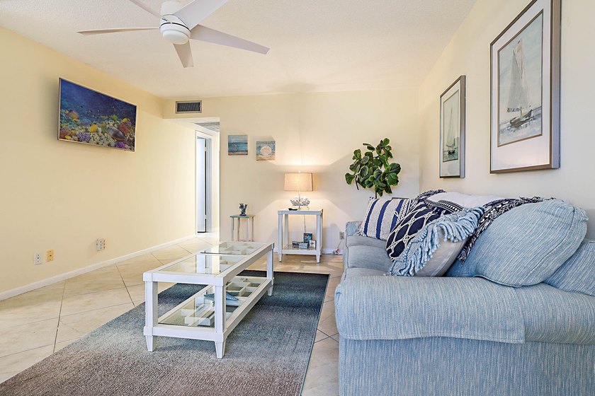 Move right into this beautifully updated first-floor condominium - photo 6