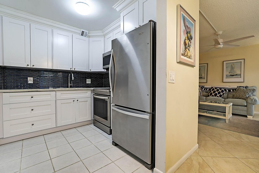 Move right into this beautifully updated first-floor condominium - photo 10