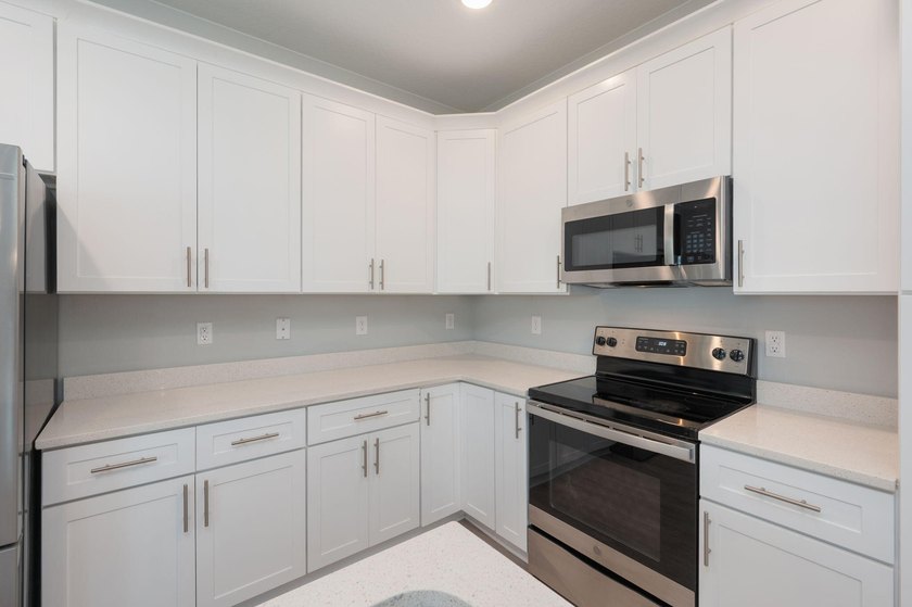 Welcome to 416 Date Palm Lane, a beautifully maintained end-unit - photo 14