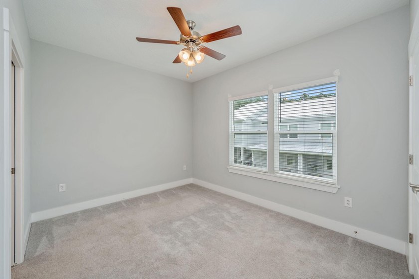 Welcome to 416 Date Palm Lane, a beautifully maintained end-unit - photo 25