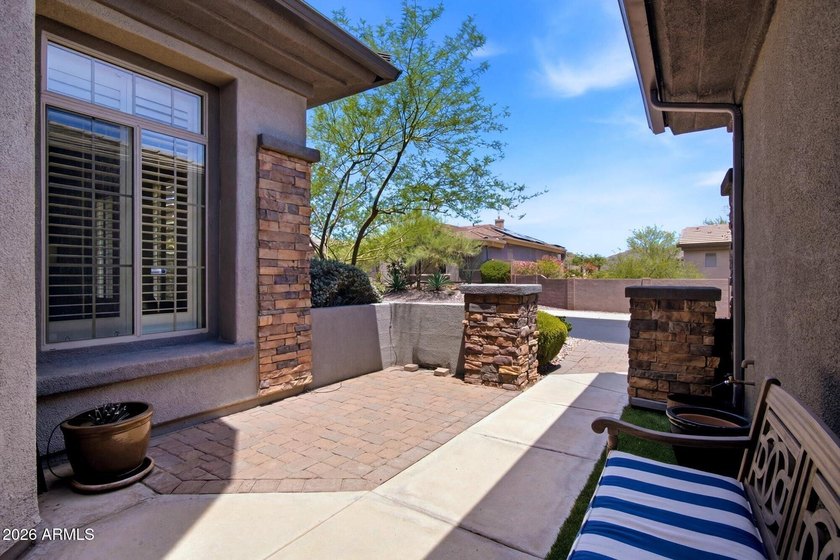 A Masterfully Updated Retreat in Guard-Gated Anthem Country - photo 4