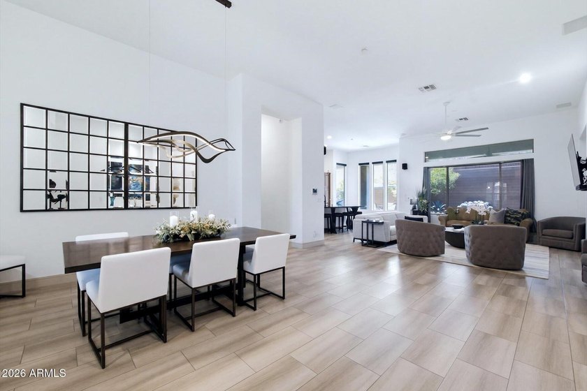 A Masterfully Updated Retreat in Guard-Gated Anthem Country - photo 8