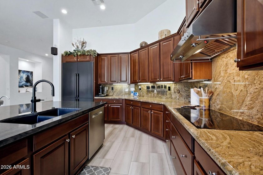 A Masterfully Updated Retreat in Guard-Gated Anthem Country - photo 10