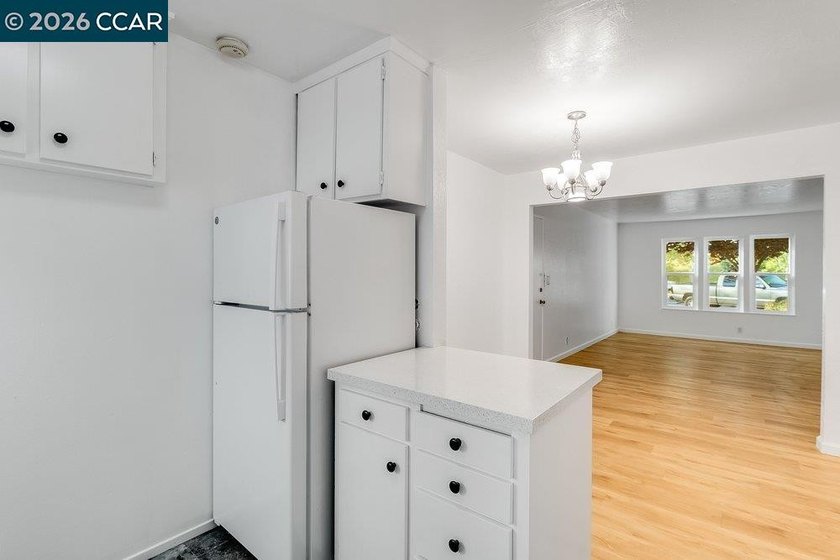 Beautifully maintained 2-bedroom, 1-bath ground-level condo - photo 8