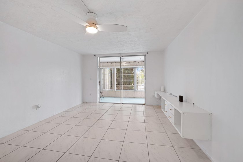 Welcome to this thoughtfully renovated, one-bedroom - photo 7