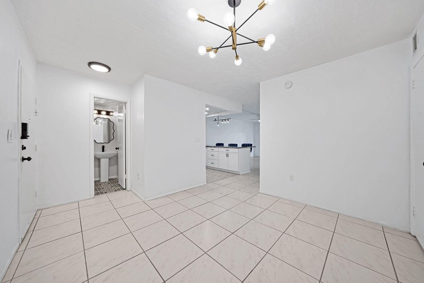 Welcome to this thoughtfully renovated, one-bedroom - photo 8