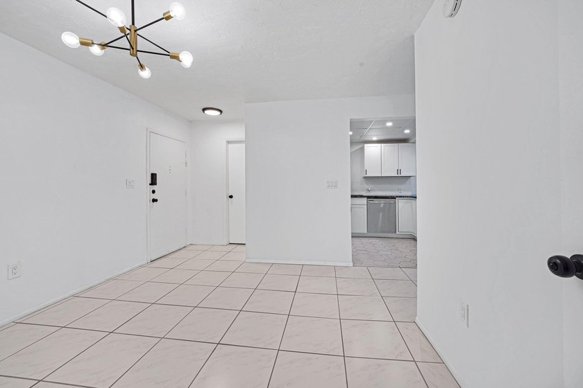Welcome to this thoughtfully renovated, one-bedroom - photo 9