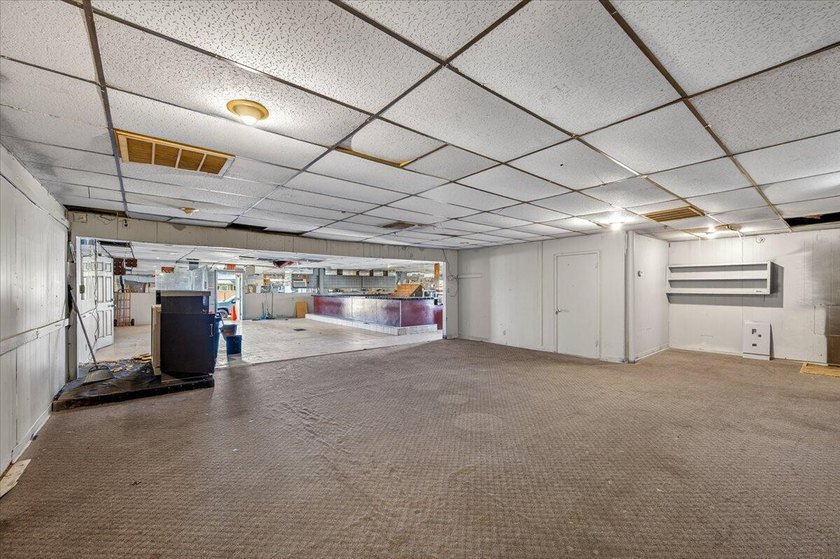2523 sq ft commercial/ mixed use building on 17,500 sq ft lot - photo 10