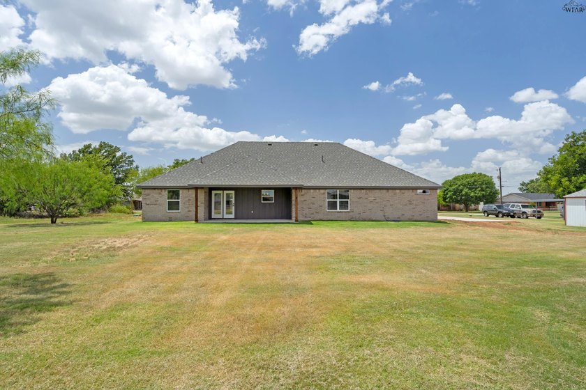 Incredible new construction home in desirable Holliday ISD! This - photo 27