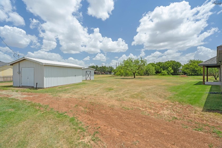 Incredible new construction home in desirable Holliday ISD! This - photo 28