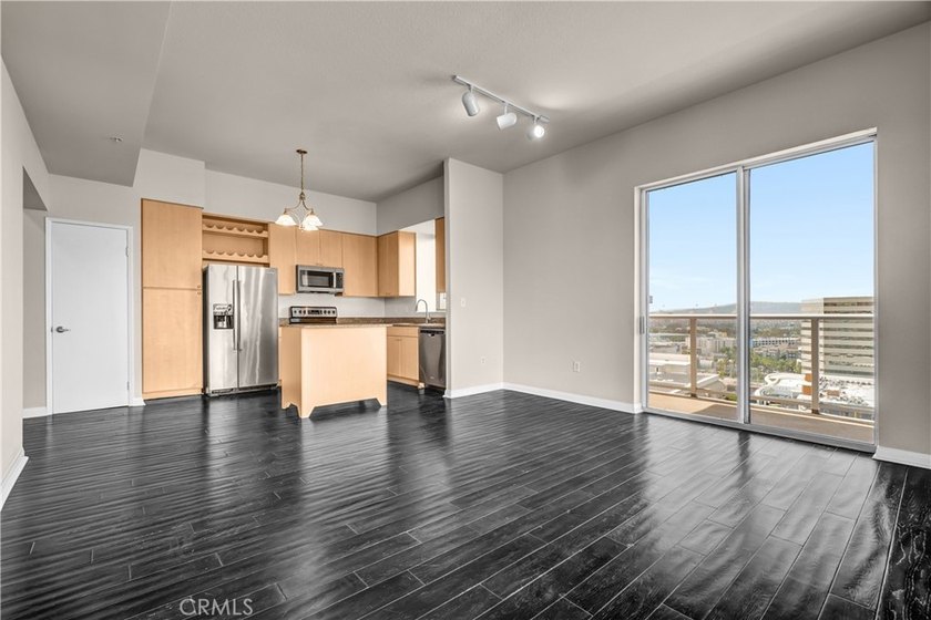Welcome to the Aqua Towers, where luxury living meets - photo 6