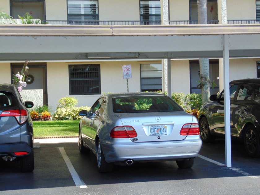 FIRST FLOOR. MOVE IN READY. COVERED PARKING. IMMACULATE JUMBO - photo 5