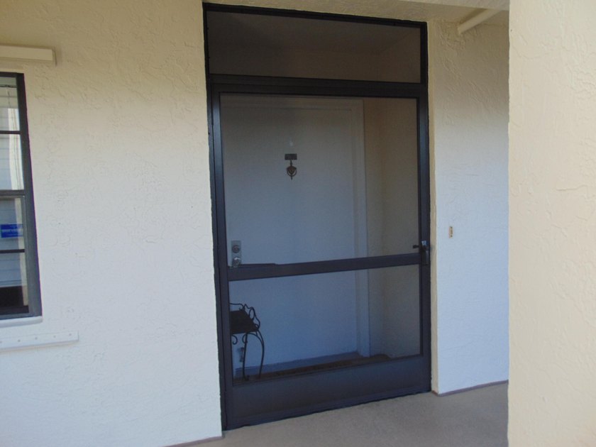 FIRST FLOOR. MOVE IN READY. COVERED PARKING. IMMACULATE JUMBO - photo 7