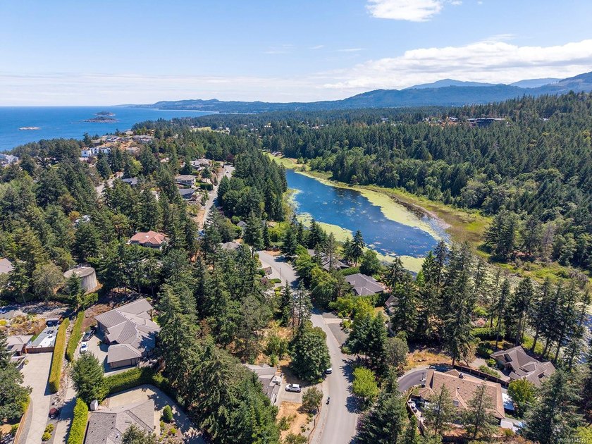An exceptional opportunity to build your dream home in - photo 8