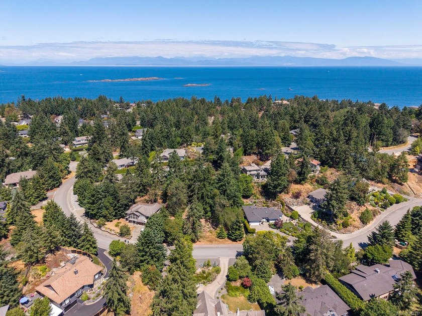 An exceptional opportunity to build your dream home in - photo 10