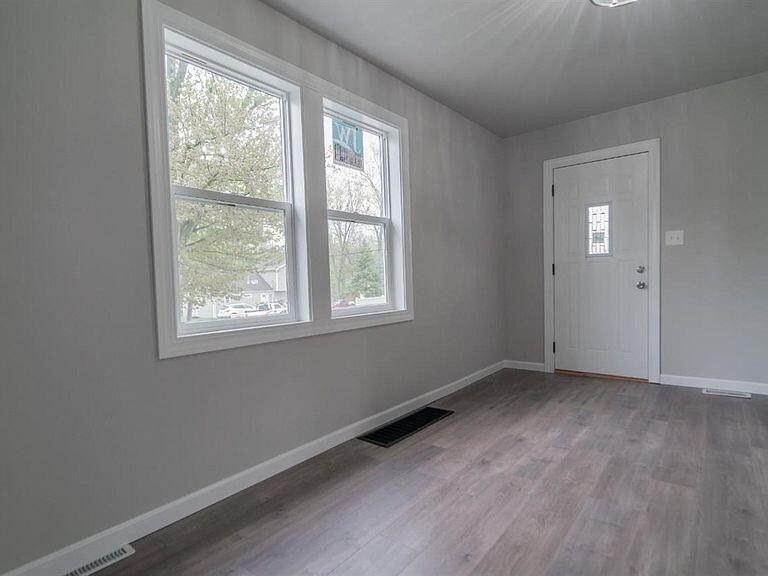 Great home for a first-time buyer or investor, conveniently - photo 3