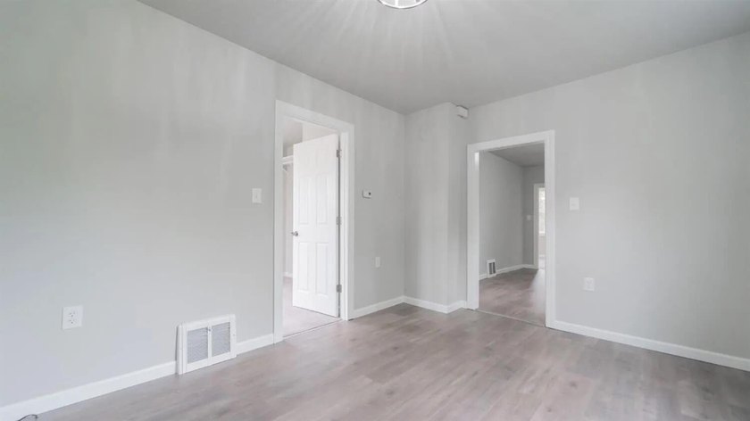 Great home for a first-time buyer or investor, conveniently - photo 4