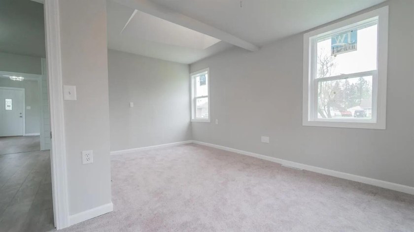 Great home for a first-time buyer or investor, conveniently - photo 10
