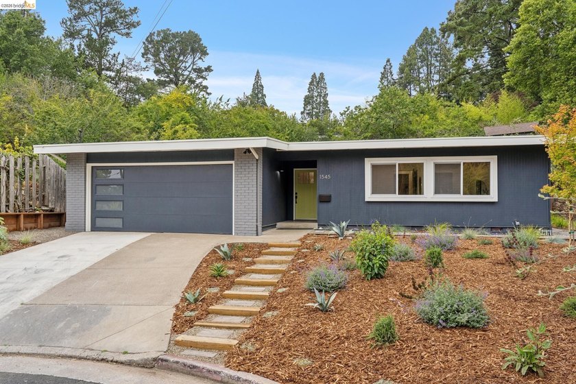 Built in 1968 and on the market for the first time, this - photo 2