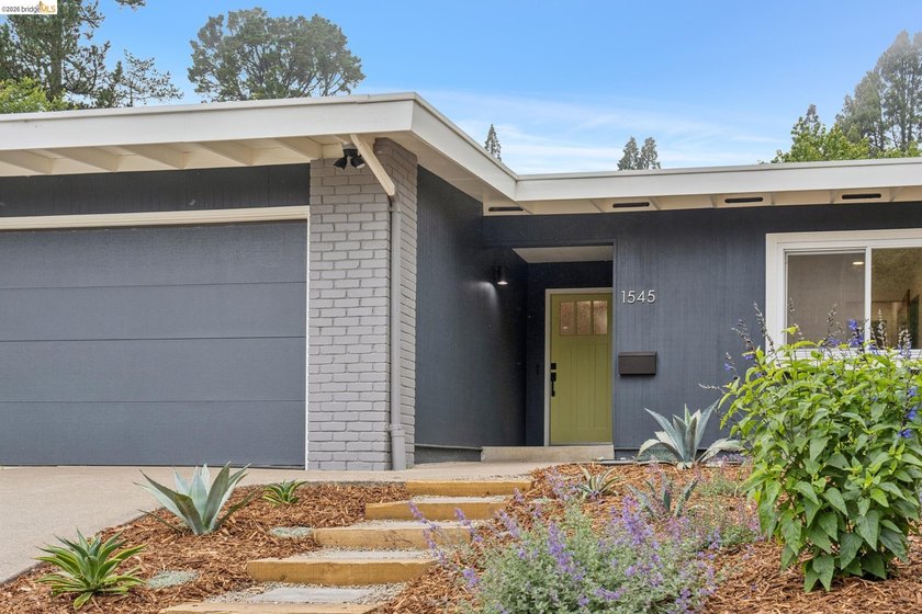 Built in 1968 and on the market for the first time, this - photo 3