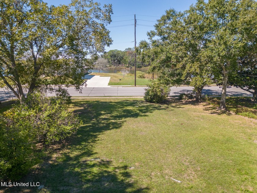 Here is a rare opportunity to own open water waterfront property - photo 11