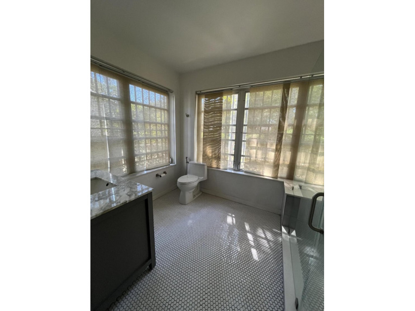 Welcome to this charming single-story residence in Brickell - photo 5