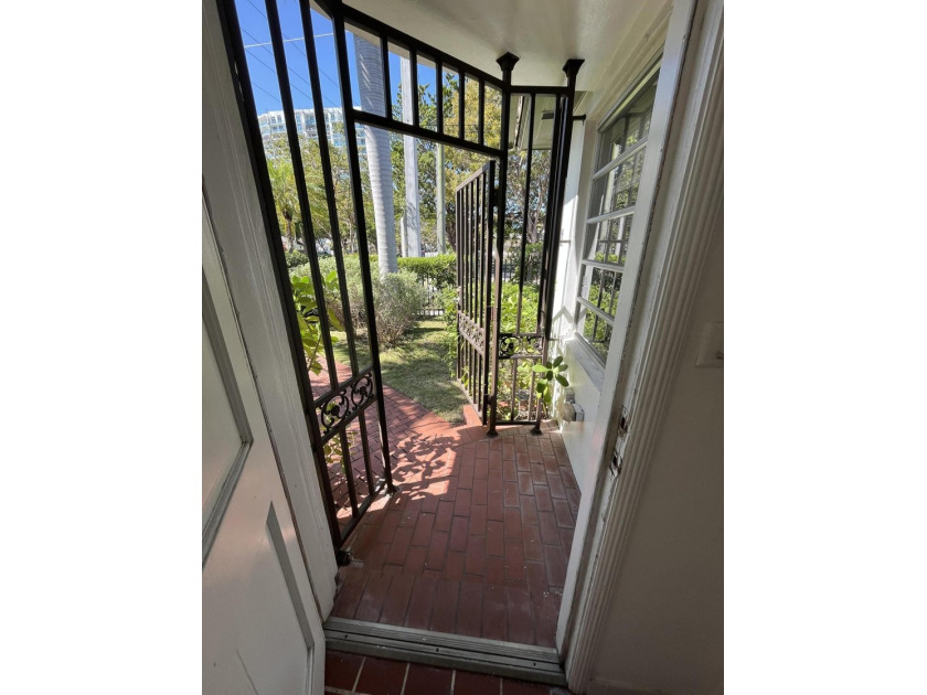 Welcome to this charming single-story residence in Brickell - photo 9