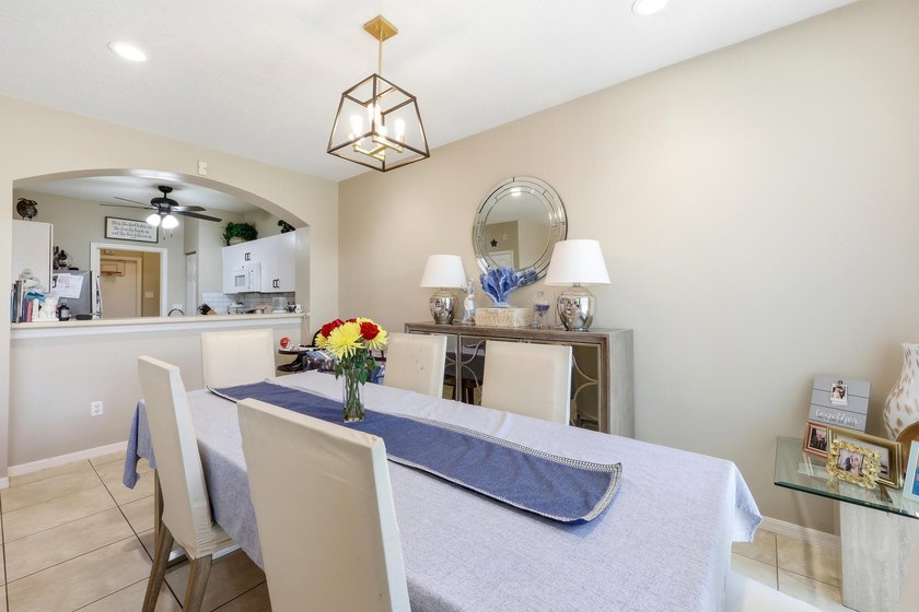 Move-In Ready 3-Bedroom Townhome! Freshly painted and - photo 9