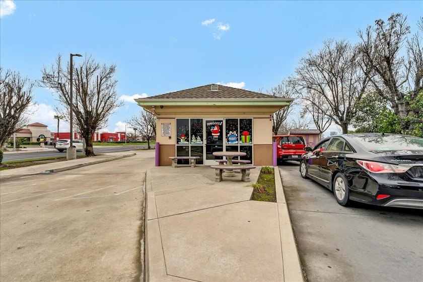 Drive-Thru Coffee...Jammin Java. Sale Includes Business and Real - photo 2