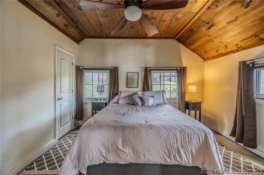 Escape to the quieter side of the Lake in this beautifully - photo 18