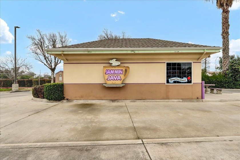 Drive-Thru Coffee...Jammin Java. Sale Includes Business and Real - photo 10