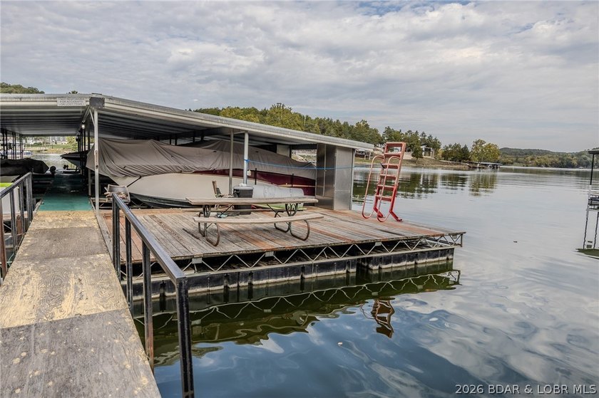 Escape to the quieter side of the Lake in this beautifully - photo 22
