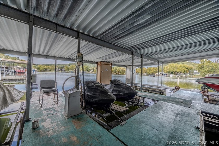 Escape to the quieter side of the Lake in this beautifully - photo 25
