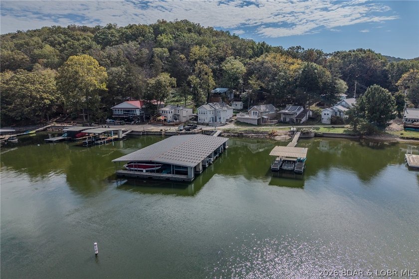 Escape to the quieter side of the Lake in this beautifully - photo 27