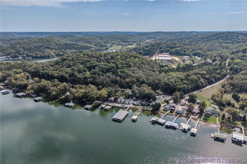 Escape to the quieter side of the Lake in this beautifully - photo 29