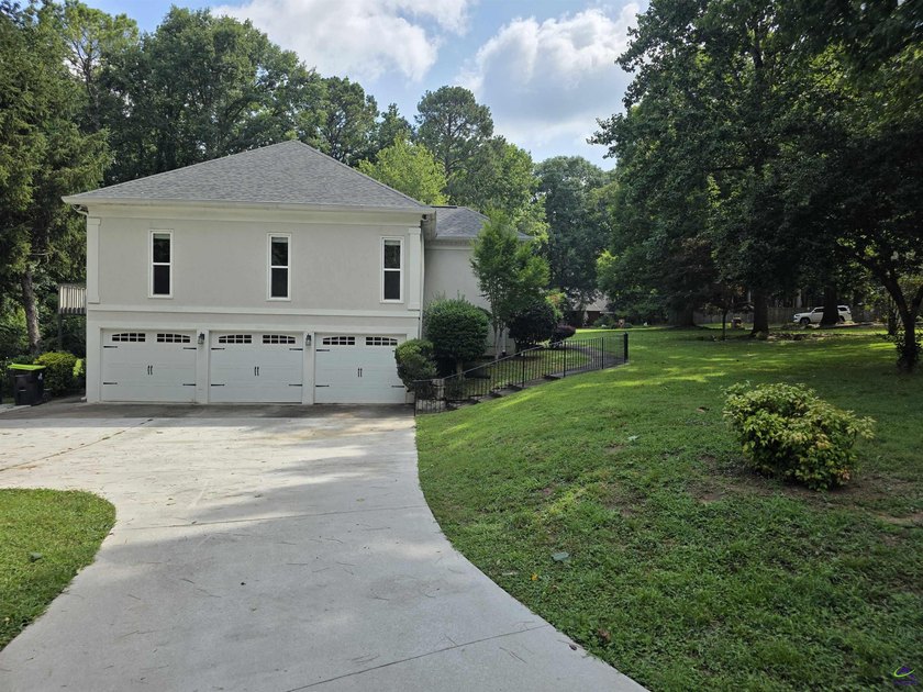 Welcome to this beautiful 5-bedroom, 4-bath home nestled on a - photo 11