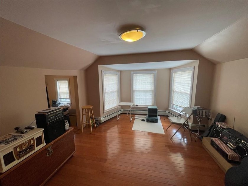 Beautifully renovated Colonial located in a desirable Riverside - photo 15