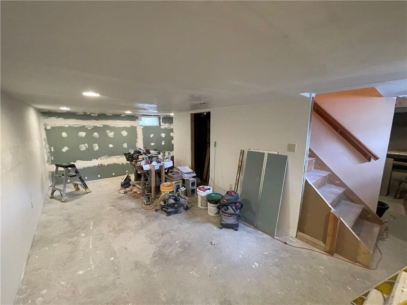 Beautifully renovated Colonial located in a desirable Riverside - photo 23
