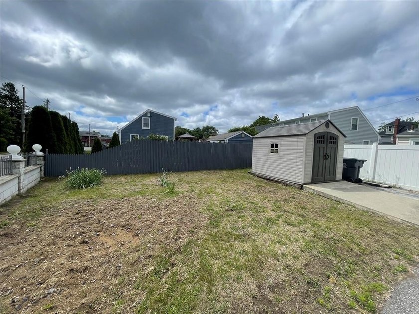 Beautifully renovated Colonial located in a desirable Riverside - photo 25
