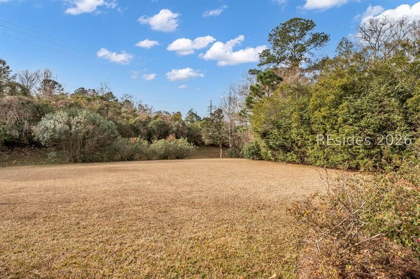 Furnished and move-in ready, this well-maintained 3-bedroom - photo 31