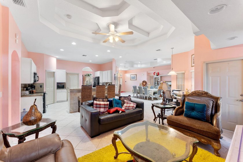 Spacious and well-maintained 3-bedroom, 2-bathroom home offering - photo 2