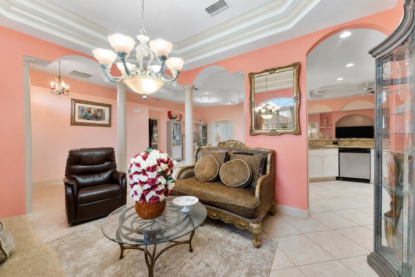 Spacious and well-maintained 3-bedroom, 2-bathroom home offering - photo 7
