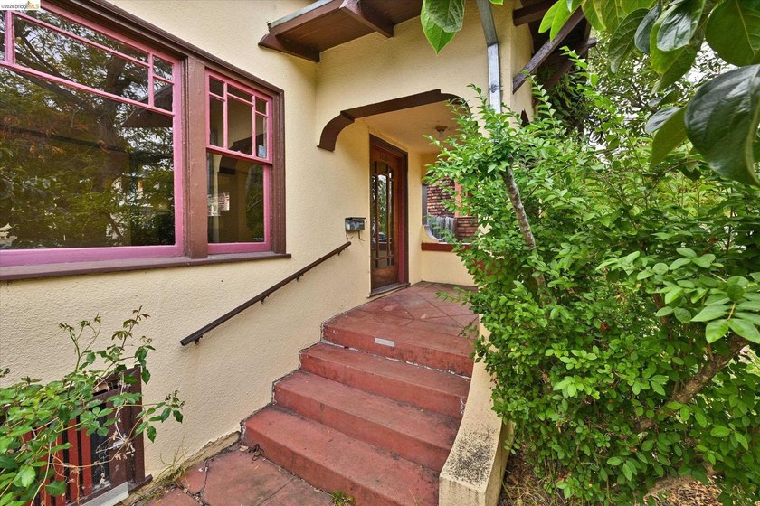 Located in the heart of South Berkeley, this property presents - photo 4