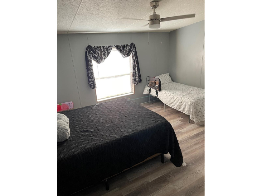 Under contract-accepting backup offers. Rare 4 bedroom find in - photo 5
