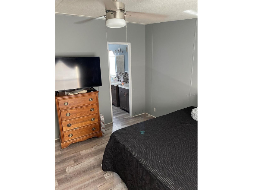 Under contract-accepting backup offers. Rare 4 bedroom find in - photo 6