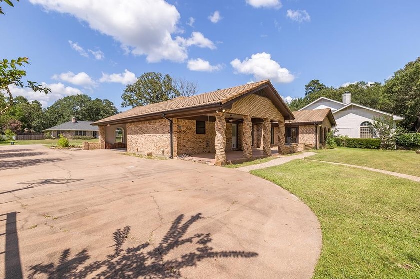 Nestled on a picturesque golf course lot, this exceptional - photo 32
