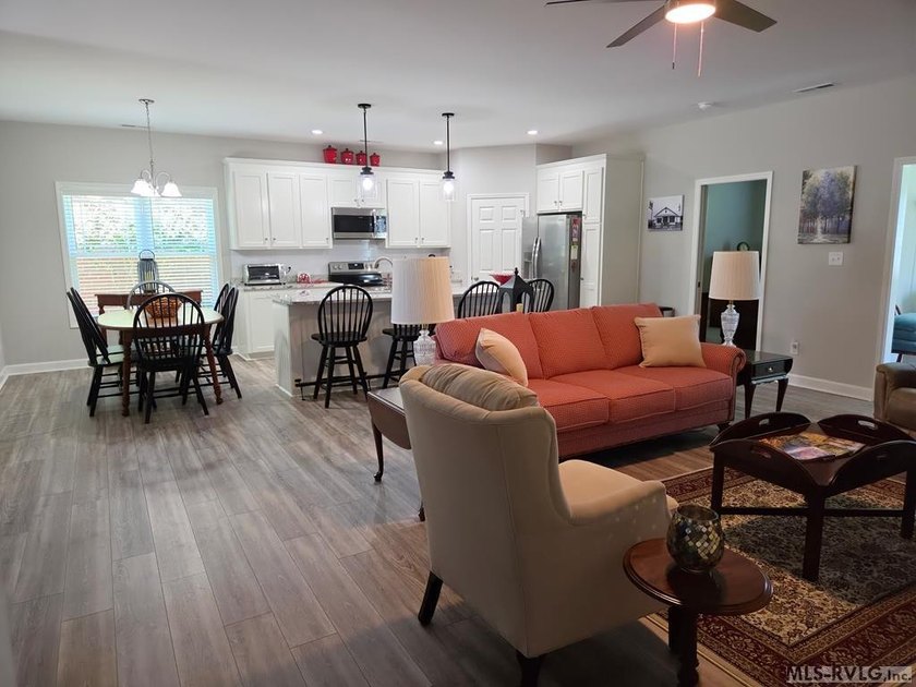 This beautiful 3-bedroom, 3-bathroom brick patio home is only - photo 3