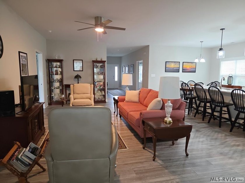 This beautiful 3-bedroom, 3-bathroom brick patio home is only - photo 5
