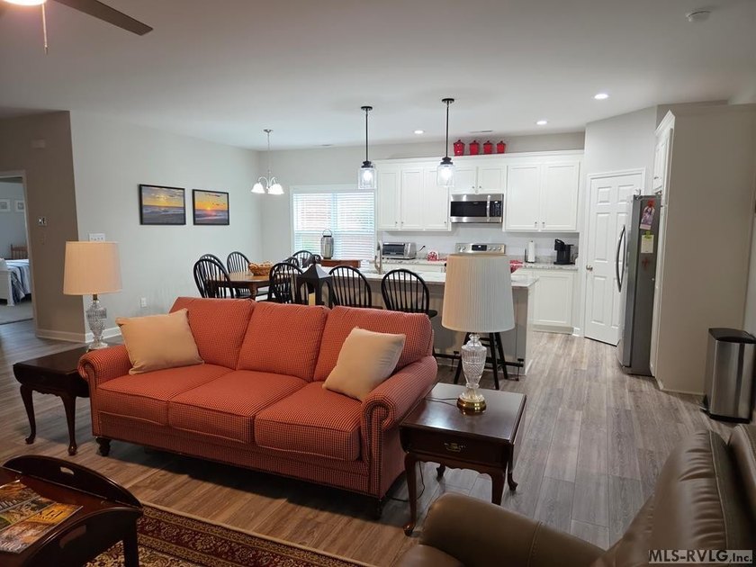 This beautiful 3-bedroom, 3-bathroom brick patio home is only - photo 6
