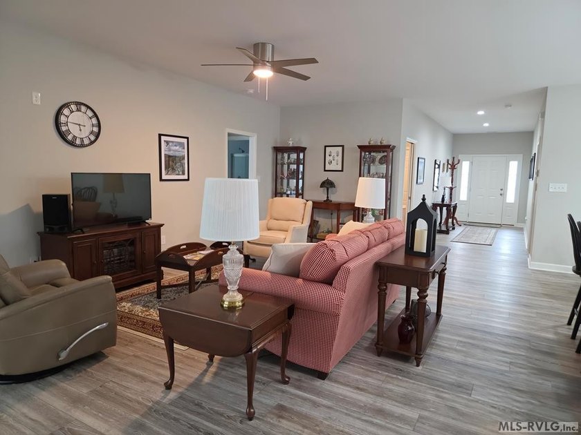 This beautiful 3-bedroom, 3-bathroom brick patio home is only - photo 7
